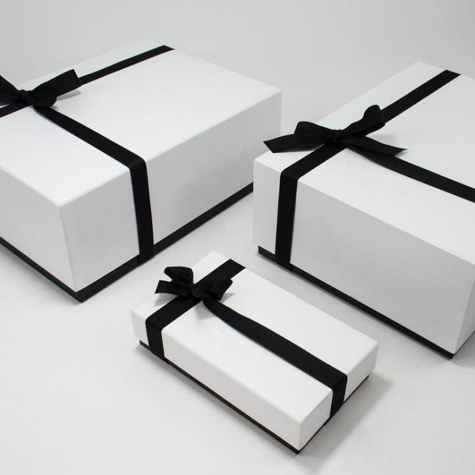 Κομψά ρόδινα κιβώτια καπακιών και βάσεων, προσαρμοσμένα κιβώτια δώρων χαρτονιού μεγέθους για το λεύκωμα