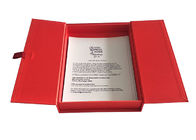 Τοπ κόκκινο διαμορφωμένο βιβλίο κιβώτιο ΚΑΠ, μαγνητικό κιβώτιο χτυπημάτων με την ταινία σατέν πλάτους 2cm προμηθευτής