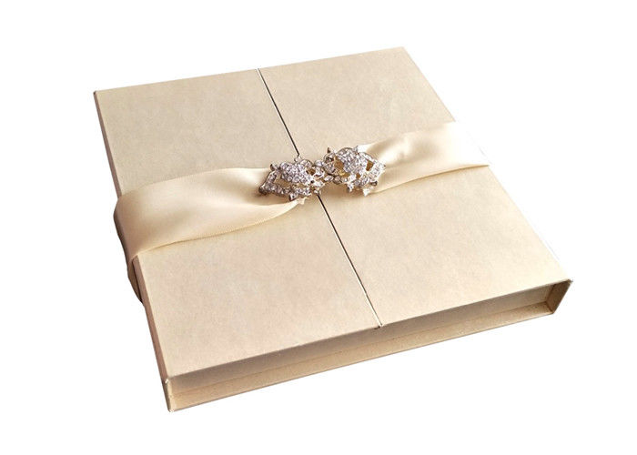 Διακοσμητικά πλαίσια 2 δώρων γαμήλιας πρόσκλησης ανοικτό σχέδιο συνήθειας πλευρών με την κορδέλλα προμηθευτής
